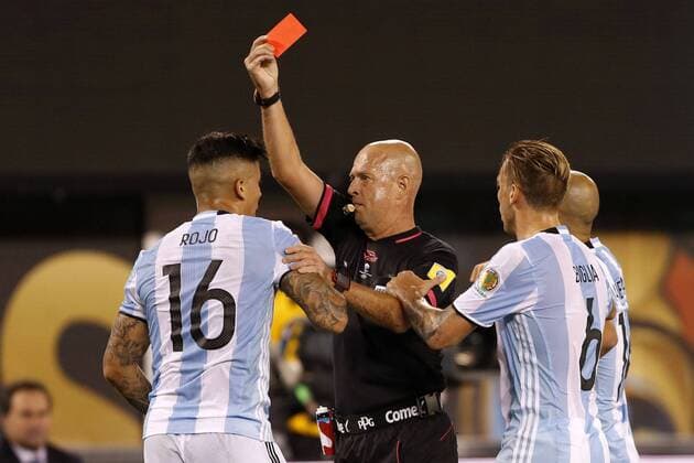 Football, Argentina v Chile. Copa America Centenario Championship 2016. Referee Heber Lopes shows the red card to Argentina s player Marcos Rojo, left, during the Copa America Centenario Championship final match against Chile at the Met Life stadium in New Jersey, USA. 26 06 2016 Argentina v Chile, final Copa America Centenario 2016. 