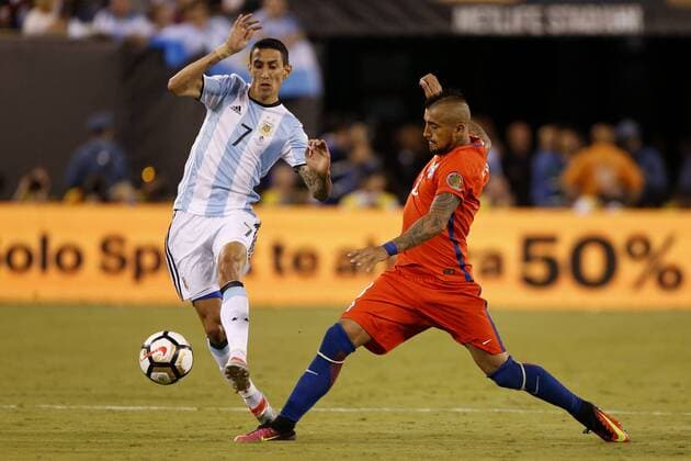 Football, Argentina v Chile. Copa America Centenario Championship 2016. Chile s player Arturo Vidal, right, battles for the ball against Angel Di Maria of Argentina during the Copa America Centenario Championship final match at the Met Life stadium in New Jersey, USA. 26 06 2016 Argentina v Chile, final Copa America Centenario 2016. 