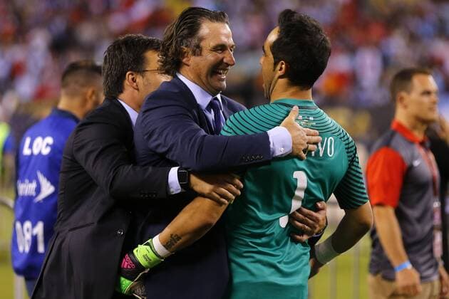 Football, Argentina v Chile. Copa America Centenario Championship 2016. Chile s manager Juan Antonio Pizzi, left, celebrates with Claudio Bravo the Copa America Centenario Championship title after winning against Argentina at the Met Life stadium in New Jersey, USA. 26 06 2016 Argentina v Chile, final Copa America Centenario 2016. 