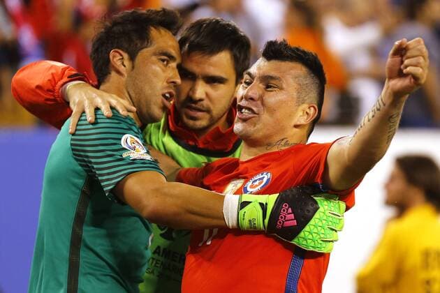 Football, Argentina v Chile. Copa America Centenario Championship 2016. Chile s player Gary Medel celebrates the Copa America Centenario Championship title after winning against Argentina at the Met Life stadium in New Jersey, USA. 26 06 2016 Argentina v Chile, final Copa America Centenario 2016. 