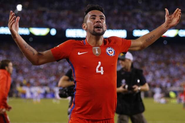 Football, Argentina v Chile. Copa America Centenario Championship 2016. Chile s player Mauricio Isla celebrates the Copa America Centenario Championship title after winning against Argentina at the Met Life stadium in New Jersey, USA. 26 06 2016 Argentina v Chile, final Copa America Centenario 2016. 