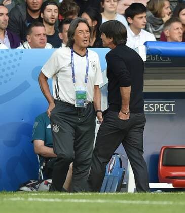 26.06.2016, Fussball Europameisterschaft 2016, Achtelfinale, Deutschland - Slowakei 3:0, Dr. Hans Wilhelm Mueller Wohlfahrt, li., und Bundestrainer Joachim Loew, Joachim Löw (Deutschland)