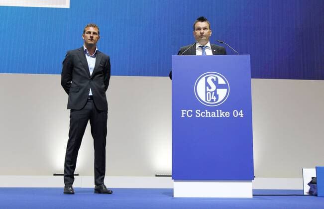 i 26.06.2016, Fussball 2016, Mitgliederversammlung des FC Schalke 04 in der Veltins Arena mit der Wahl des Aufsichtsrates, Manager Christian Heidel (Schalke 04) und Trainer Markus Weinzierl (FC Schalke 04), li.