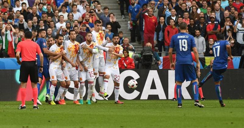 EURO 2016, Italien - Spanien 27.06.2016, xpsx, Fussball Europameisterschaft, 2016, Achtelfinale, Spanien - Italien, emspor, v.l. Eder (Italien, Italy) Paris