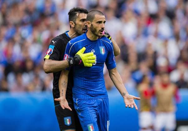 Bilder des Tages - SPORT EURO 2016, Italien gewinnt gegen Spanien Saint-Denis, 27.06.2016 Torwart Gianluigi Buffon (Italien), Leonardo Bonucci (Italien) Italien - Spanien mm