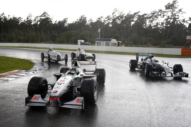 Motorsports: Trackday F1 Deutschland, Hockenheim zum großen Preis von deutschland 6 Nico Rosberg (GER, Mercedes AMG Petronas F1 Team) fährt den 1998: McLaren-Mercedes MP4 13 (vorne), 27 Nico Hulkenberg (GER, Sahara Force India F1 Team) fährt 1934: Mercedes-Benz W 25 750kg-Rennwagen (hinten links), 94 Pascal Wehrlein (GER, Manor Racing MRT), 1955: Mercedes-Benz W 196 R Monoposto (hinten rechts), Christian Danner (RTL) fährt den 2014: MERCEDES AMG PETRONAS F1 W05 HYBRID (rechts) xJuergenxTapx xHochxZweix