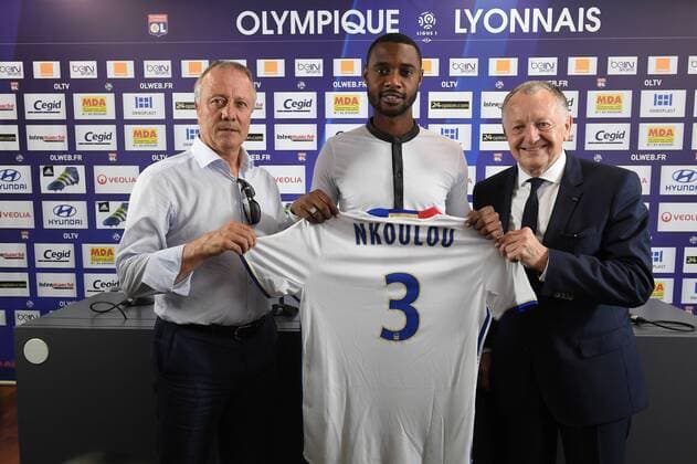 Bernard Lacombe - Nicolas Nkoulou - Jean Michel Aulas - Bernard Lacombe FOOTBALL : Nicolas Nkoulou - Nouvelle recrue de Lyon - Ligue 1 - 29 06 2016 FredericChambertx 