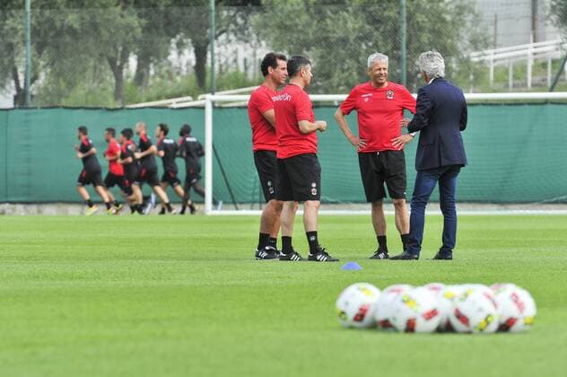 Fußball, Lucien Favre während des Trainingsauftakts bei OGC Nizza Jean-Pierre Rivere - Lucien Favre - Adrian Ursea - Fred Gioria - Fussball Frankreich, Ligue 1, Training OGC Nice - 29 06 2016 NORBERTSCANELLA PANORAMIC 