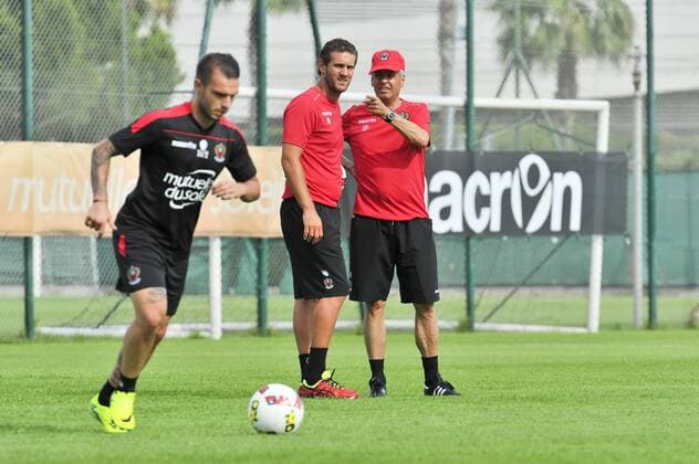 Fußball, Lucien Favre während des Trainingsauftakts bei OGC Nizza Lucien Favre - Alexandre Dellal - Alexy Bosetti - Fussball Frankreich, Ligue 1, Training OGC Nice - 29 06 2016 NORBERTSCANELLA PANORAMIC 