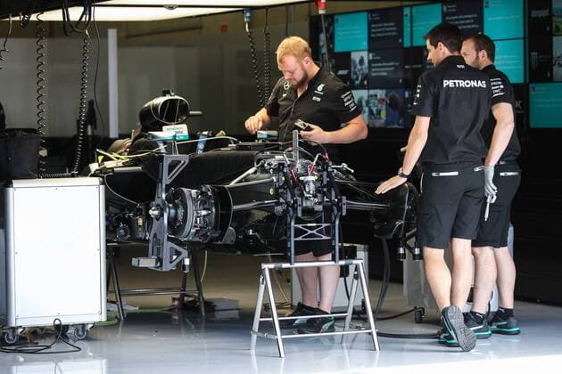 FORMULA 1 - GP of Austria 2016 SPIELBERG,AUSTRIA,30.JUN.16 - MOTORSPORTS, FORMULA 1 - Grand Prix of Austria, Red Bull Ring, preview. Image shows a car and mechanics. GEPAxpictures xDanielxGoetzhaber
