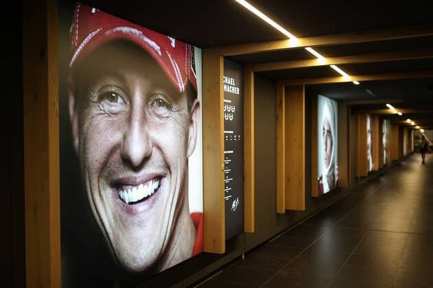 Bilder des Tages - SPORT FORMULA 1 - GP of Austria 2016 SPIELBERG,AUSTRIA,30.JUN.16 - MOTORSPORTS, FORMULA 1 - Grand Prix of Austria, Red Bull Ring, preview. Image shows Michael Schumacher at the Walk of Fame. GEPAxpictures xDanielxGoetzhaber