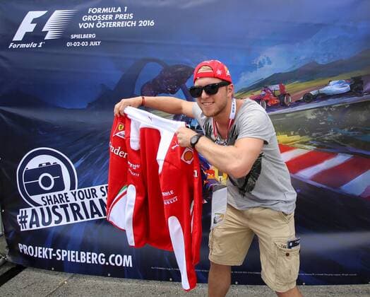 Formel 1, GP von Österreich in Spielberg FORMULA 1 - GP of Austria 2016 SPIELBERG,AUSTRIA,30.JUN.16 - MOTORSPORTS, FORMULA 1 - Grand Prix of Austria, Red Bull Ring, preview. Image shows the fan at Fotobox. GEPAxpictures xMaticxKlansek
