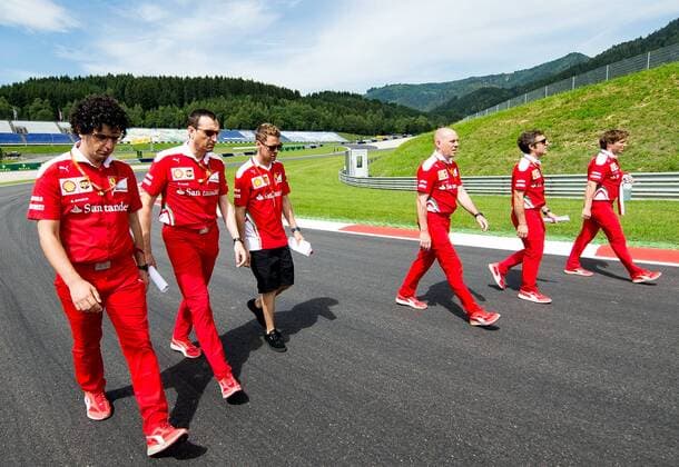 Bilder des Tages - SPORT Formel 1, GP von Österreich in Spielberg 30.06.2016, Red Bull Ring, Spielberg, AUT, FIA, Formel 1, Grosser Preis von Oesterreich, Vorberichte, im Bild Sebastian Vettel (GER) Scuderia Ferrari German Formula One driver Sebastian Vettel of Scuderia Ferrari during the Preparation for the Austrian Formula One Grand Prix at the Red Bull Ring in Spielberg, Austria on 2016 06 30. -Pressefoto Spielberg EP_gro