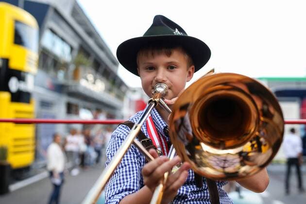 Formel 1, GP von Österreich in Spielberg FORMULA 1 - GP of Austria 2016 SPIELBERG,AUSTRIA,30.JUN.16 - MOTORSPORTS, FORMULA 1 - Grand Prix of Austria, Red Bull Ring, preview. Image shows a boy. GEPAxpictures xDanielxGoetzhaber