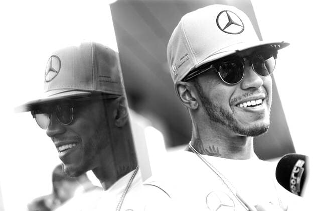 Bilder des Tages - SPORT Formel 1, GP von Österreich in Spielberg Motorsports: FIA Formula One World Championship WM Weltmeisterschaft 2016, Grand Prix of Austria, 44 Lewis Hamilton (GBR, Mercedes AMG Petronas Formula One Team), xHOCHxZWEIx