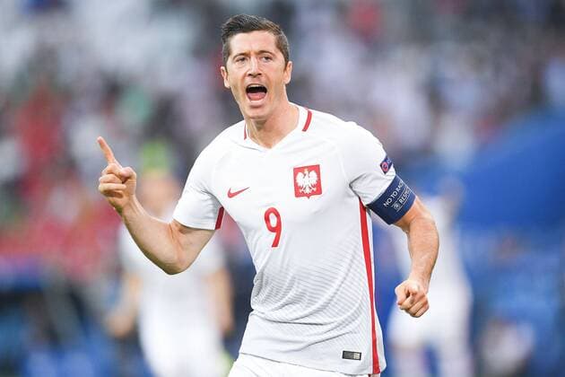 EURO 2016, Viertelfinale, Portugal - Polen Nationalteam 30.06.2016 Marseille UEFA EURO EM Europameisterschaft Fussball 2016 ( UEFA EURO 2016 ) - ( QUARTER FINAL ) ( GAME ) Polen vs Portugal Nationalteam ( POLAND - PORTUGAL ) - Robert Lewandowski FOTO MICHALxSTANCZYK CYFRASPORT NEWSPIX.PL --- Newspix.pl  20160630CSMS0022