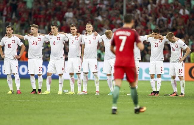 EURO 2016, Viertelfinale, Portugal - Polen Euro 2016: Poland v Portugal The Euro 2016 quarter-final Poland vs Portugal at the Stade Velodrome on June 30, 2016 in Marseille, France. In the picture: Grzegorz Krychowiak POL, Lukasz Piszczek POL, Tomasz Jodlowiec POL, Arkadiusz Milik POL, Artur Jedrzejczyk POL, Bartosz Kapustka POL, Jakub Blaszczykowski POL, Cristiano Ronaldo (POR) EN_01217107_0046