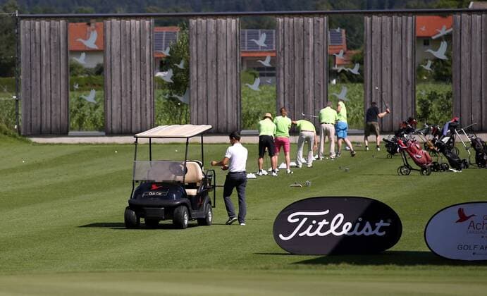01.07.2016 - Fussball - 2. Bundesliga - Saison 2016 2017 - 1. FC Nürnberg Nuernberg FCN - Training Trainingslager Grassau - DaMa - Symbolbild Feature Impression - Golfer Golfspieler Golfplatz - am Golf Resort Achental Grassau im Chiemgau