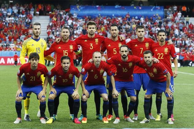 Spain team group Mannschaftsbild Totale line-up (ESP), JUN 17, 2016 - Football Soccer : UEFA EURO EM Europameisterschaft Fussball 2016 group stage match between Spain 3-0 Turkey at the Stade de Nice in Nice, France. Noxthirdxpartyxsales  (heha026036)