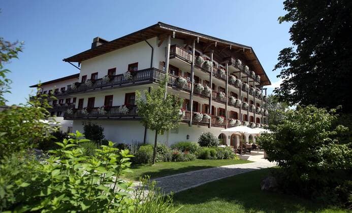 01.07.2016 - Fussball - 2. Bundesliga - Saison 2016 2017 - 1. FC Nürnberg Nuernberg FCN - Training Trainingslager Grassau - DaMa - Symbolbild Feature Impression - Mannschaftshotel Hotel - Golf Resort Achental Grassau im Chiemgau