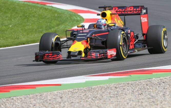 FORMULA 1 - GP of Austria 2016 SPIELBERG,AUSTRIA,01.JUL.16 - MOTORSPORTS, FORMULA 1 - Grand Prix of Austria, Red Bull Ring, free practice. Image shows Daniel Ricciardo (AUS Red Bull). GEPAxpictures xMarioxKneisl