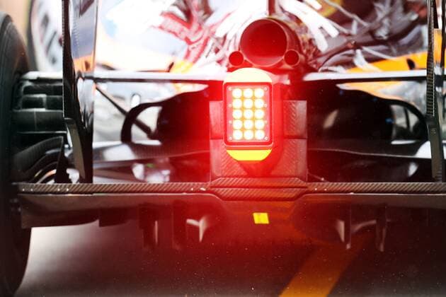 Motorsports: FIA Formula One World Championship WM Weltmeisterschaft 2016, Grand Prix of Austria, technical detail, red light, rotes Licht, Rücklicht xHOCHxZWEIx