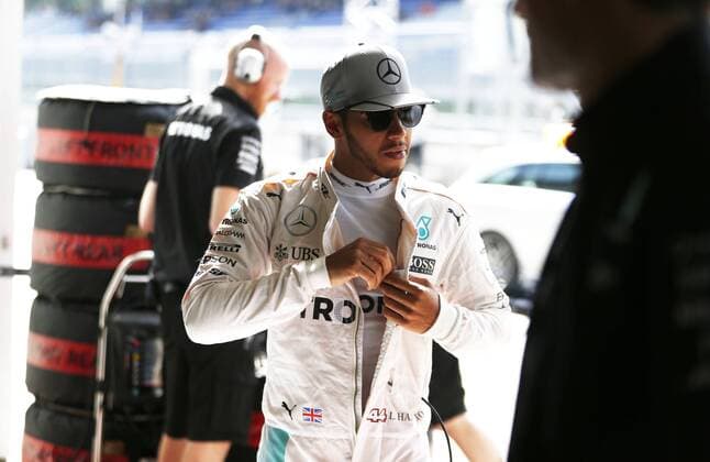 Motorsports: FIA Formula One World Championship WM Weltmeisterschaft 2016, Grand Prix of Austria, 44 Lewis Hamilton (GBR, Mercedes AMG Petronas Formula One Team), xHOCHxZWEIx