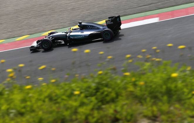 Motorsports: FIA Formula One World Championship WM Weltmeisterschaft 2016, Grand Prix of Austria, 44 Lewis Hamilton (GBR, Mercedes AMG Petronas Formula One Team), xHOCHxZWEIx