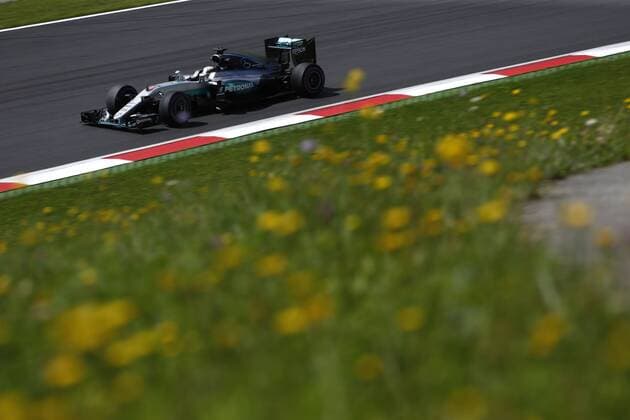 Motorsports: FIA Formula One World Championship WM Weltmeisterschaft 2016, Grand Prix of Austria, 44 Lewis Hamilton (GBR, Mercedes AMG Petronas Formula One Team), xHOCHxZWEIx