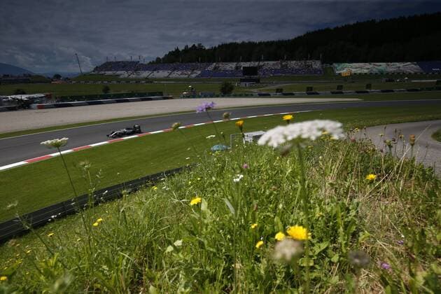 Motorsports: FIA Formula One World Championship WM Weltmeisterschaft 2016, Grand Prix of Austria, 44 Lewis Hamilton (GBR, Mercedes AMG Petronas Formula One Team), xHOCHxZWEIx