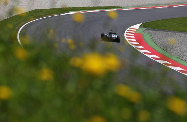 Motorsports: FIA Formula One World Championship WM Weltmeisterschaft 2016, Grand Prix of Austria, 44 Lewis Hamilton (GBR, Mercedes AMG Petronas Formula One Team), xHOCHxZWEIx