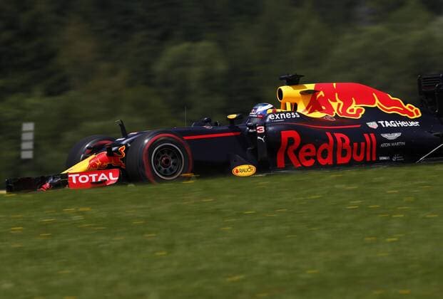Motorsports: FIA Formula One World Championship WM Weltmeisterschaft 2016, Grand Prix of Austria, 3 Daniel Ricciardo (AUS, Red Bull Racing), xHOCHxZWEIx