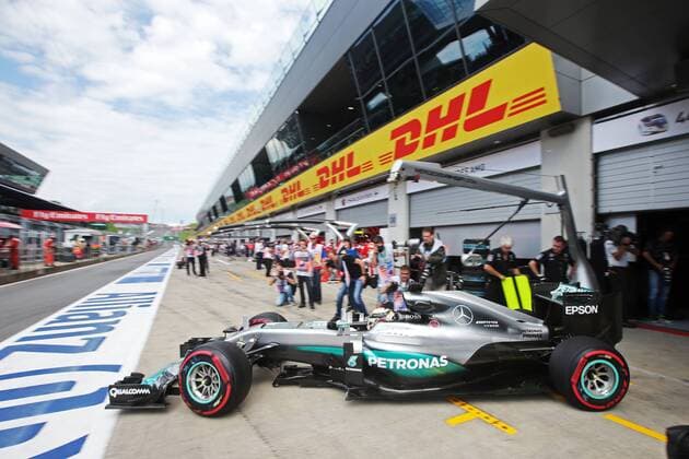 Motorsports: FIA Formula One World Championship WM Weltmeisterschaft 2016, Grand Prix of Austria, 44 Lewis Hamilton (GBR, Mercedes AMG Petronas Formula One Team), xHOCHxZWEIx