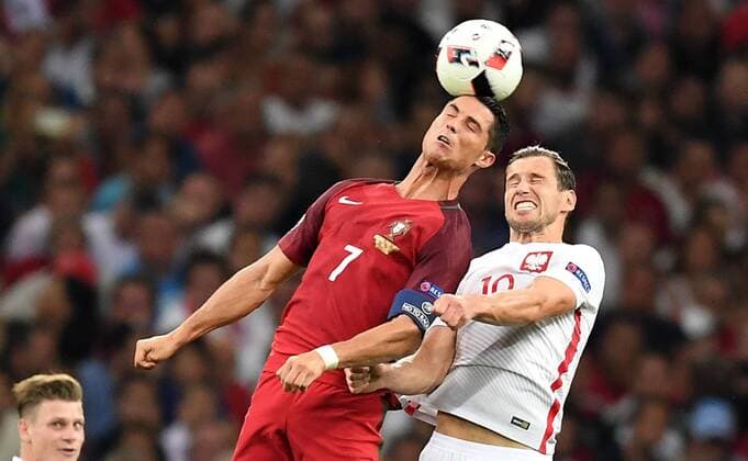 Cristiano Ronaldo (Portugal), links, rechts Grzegorz Krychowiak (Polen), Polen-Portugal Nationalteam Final Tournament, Quarter Finale, Viertelfinale, 1 4 final, UEFA EURO EM Europameisterschaft Fussball 2016 France, EM, Europameisterschaft Fussball, Fussball, Fußball, men, Maenner, soccer, result Marseille, 30.6.2016
