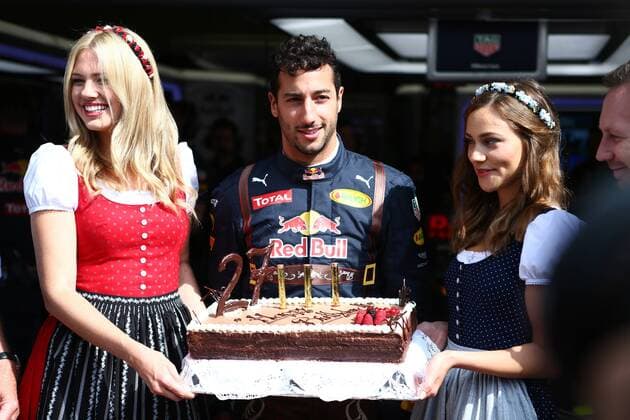 Austrian Grand Prix, Red Bull Ring 30 June - 3 July 2016 01.07.2016 - Free Practice 1, Cake s birthday of Daniel Ricciardo (AUS) Red Bull Racing RB12 
