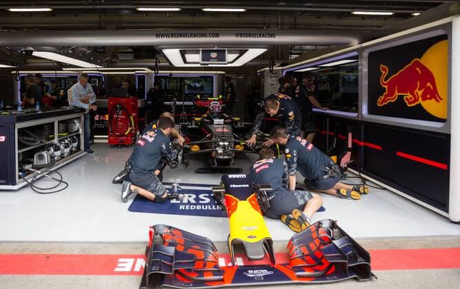 FORMULA 1 - GP of Austria 2016 SPIELBERG,AUSTRIA,01.JUL.16 - MOTORSPORTS, FORMULA 1 - Grand Prix of Austria, Red Bull Ring, free practice. Image shows the box of Max Verstappen (NED Red Bull). GEPAxpictures xMaticxKlansek