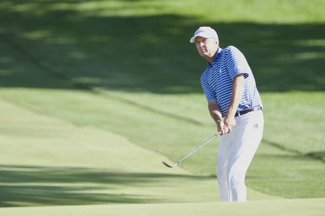 June 30, 2016: Davis Love III watches his chip shot during the first round of golf at the PGA Golf Herren World Golf Championships Bridgestone Invitational at Firestone Country Club in Akron, Ohio. (Photo by Shelley Lipton Icon Sportswire) GOLF: JUL 30 PGA - World Golf Championships-Bridgestone Invitational - First Round Icon160630076 EDITORIAL USE ONLY