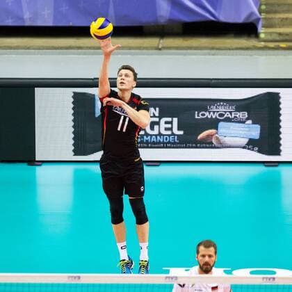 Service Aufschlag Lukas Kampa (11 Deutschland Germany); FIVB Volleyball World League Group 3 Finals, fraport Arena, Frankfurt (Main) Germany, 20160701: Semifinal Germany vs Chinese Taipei (Deutschland gegen Taiwan) Frankfurt (Main) Copyright: Wuechner Eibner-Pressefoto EP_NWR