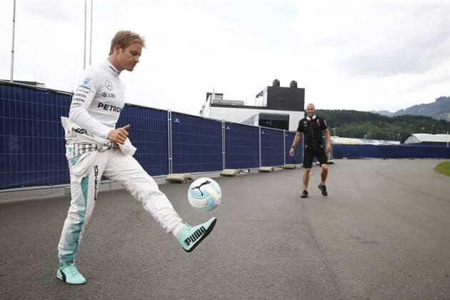 Motorsports: FIA Formula One World Championship WM Weltmeisterschaft 2016, Grand Prix of Austria, 6 Nico Rosberg (GER, Mercedes AMG Petronas Formula One Team), Daniel Schloesser (GER, Mercedes AMG Petronas Formula One Team), xHOCHxZWEIx