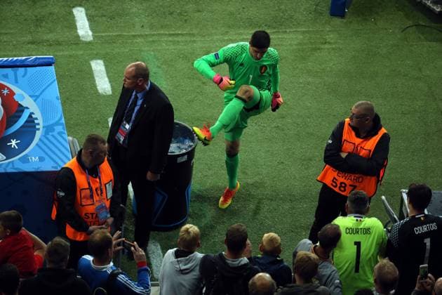 Bilder des Tages - SPORT Belgium s goalkeeper Thibaut Courtois reacts after a soccer game between Belgian national soccer team Red Devils and Wales, in the quarter-finals of the UEFA EURO EM Europameisterschaft Fussball 2016 European Championships, on Friday 01 July 2016, in Lille, France. The Euro2016 tournament is taking place from 10 June to 10 July. VIRGINIExLEFOUR  x04883832x