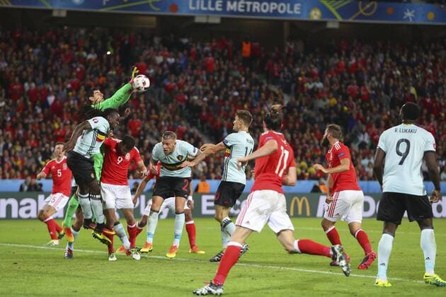 Jordan Lukaku (Belgien) Thibaut Courtois ( Torwart Belgien) Toby Alderweireld (Belgien) vs Hal Robson Kanu (Wales) FOOTBALL : Wales - Belgien Nationalteam Länderspiel - UEFA EURO EM Europameisterschaft Fussball 2016 - 01 07 2016 GwendolineLeGoffx 