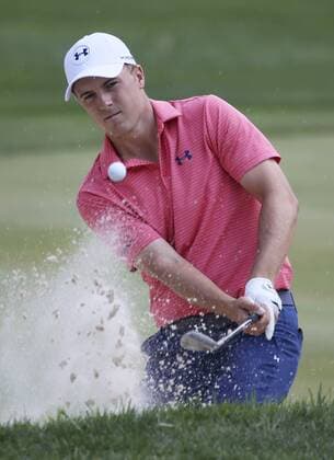 Bilder des Tages SPORT July 1, 2016 - Akron, OH, USA - Jordan Spieth hits out of a bunker on the 13th hole during the second round of the Bridgestone Invitational at Firestone Country Club on Friday, July 1, 2016, in Akron, Ohio. Bridgestone Invitational - ZUMAm67_