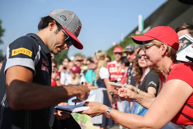 FORMULA 1 - GP of Austria 2016 SPIELBERG,AUSTRIA,02.JUL.16 - MOTORSPORTS, FORMULA 1 - Grand Prix of Austria, Red Bull Ring, qualifying, red carpet. Image shows Carlos Sainz (ESP Torro Rosso). GEPAxpictures xDanielxGoetzhaber