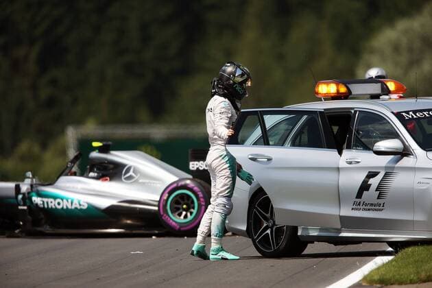 Formel 1, GP von Österreich, Crash Rosberg Austrian Grand Prix, Red Bull Ring 30 June - 3 July 2016 02.07.2016 Free Practice 3, Nico Rosberg (GER) Mercedes AMG F1 W07 Hybrid after he crashed in the third practice session. 