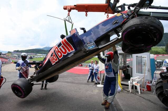 FORMULA 1 - GP of Austria 2016 SPIELBERG,AUSTRIA,02.JUL.16 - MOTORSPORTS, FORMULA 1 - Grand Prix of Austria, Red Bull Ring, qualifying. Image shows the car of Daniil Kwjat (RUS Torro Rosso). Keywords: crash. GEPAxpictures xChristianxWalgram