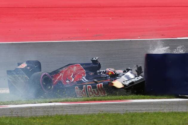 Formel 1, GP von Österreich, Crash von Daniil Kwjat Motorsports: FIA Formula One World Championship WM Weltmeisterschaft 2016, Grand Prix of Austria, 26 Daniil Kvyat (RUS, Scuderia Toro Rosso), xHOCHxZWEIx