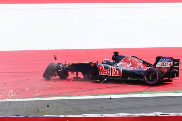 Formel 1, GP von Österreich, Crash von Daniil Kwjat Motorsports: FIA Formula One World Championship WM Weltmeisterschaft 2016, Grand Prix of Austria, 26 Daniil Kvyat (RUS, Scuderia Toro Rosso), xHOCHxZWEIx