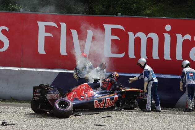 Formel 1, GP von Österreich, Crash von Daniil Kwjat Austrian Grand Prix, Red Bull Ring 30 June - 3 July 2016 02.07.2016 - Qualifying Session, Daniil Kvyat (RUS) Scuderia Toro Rosso STR11 