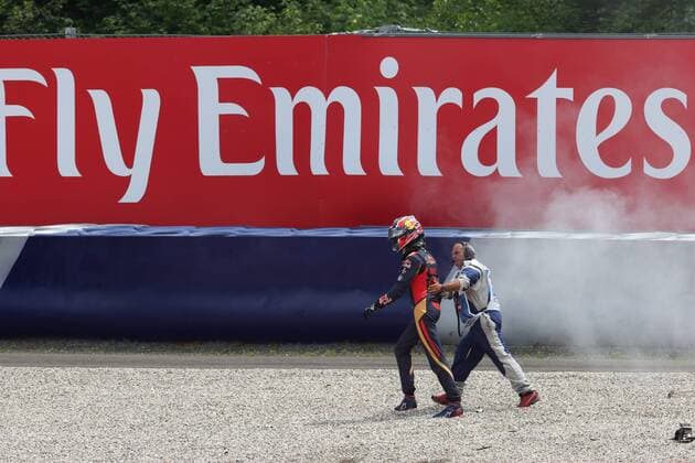 Formel 1, GP von Österreich, Crash von Daniil Kwjat Austrian Grand Prix, Red Bull Ring 30 June - 3 July 2016 02.07.2016 - Qualifying Session, Daniil Kvyat (RUS) Scuderia Toro Rosso STR11 