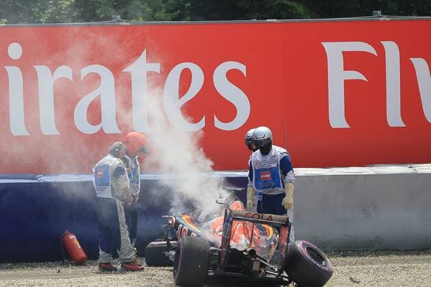 02.07.2016. Red Bull Circuit, Spielberg, Austria. F1 Grand pix of Austria. Qualifying sessions. Scuderia Toro Rosso STR11 & x2013; Daniil Kvyat crashes at final turn after hitting the sausage curbs xLeannexBoonx  ActionPlus11757417